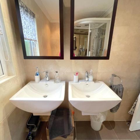 Lodge2 Int En Suite1