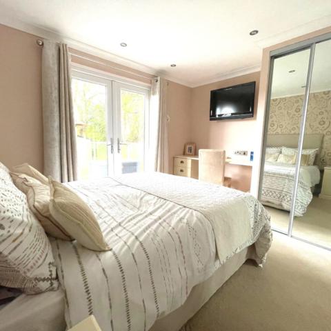 Lodge2 Int Main Bedroom2