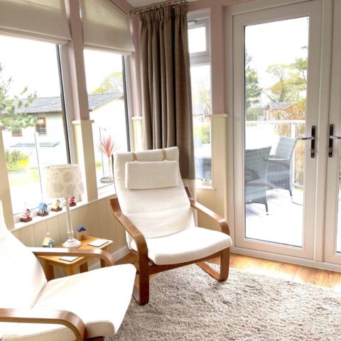 Lodge2 Int Sun Room1